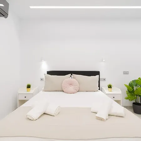 Beachside Escape Near Canteras